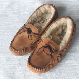 Ugg Shearling slip-on moccasins slippers Size 8